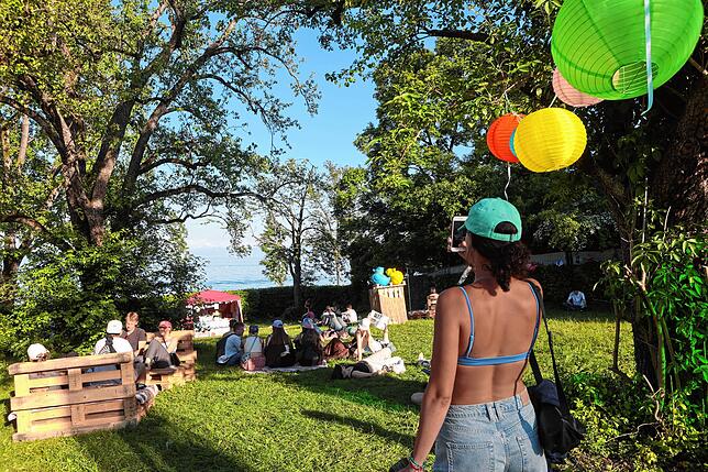 Bild 8: Im Stadion wird am zweiten Tag des Campus-Festivals nochmals aufgedreht