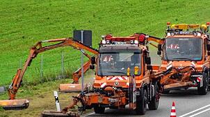 An der B31 im Bodenseekreis stehen während der Pfingstferien Mäharbeiten an.