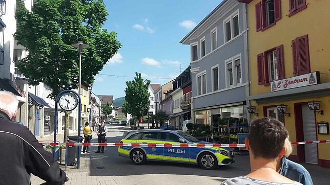 Ein großes Polizeiaufgebiot sperrte am 11. Mai die Wehrer Innenstadt ab. Mehrere Straßenzüge wurden nach einer Bombendrohung evakuiert. ...