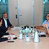 Von links: Die SÜDKURIER-Redakteure Walther Rosenberger und Helmar Grupp im Gespräch mit Gina und Christian Weber in der Markdorfer ...