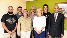 Der neu konstituierte Ortschaftsrat von Neuhausen stellt sich zum Gruppenbild. Von links zu sehen sind: Ronny Schlenker, Daniel Singer, ...