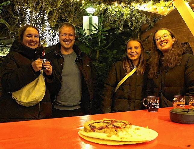 Bild 20: Hincooker auf dem Weihnachtsmarkt: Weihnachtsmann, Taschengeld vom Franz und 2000 Euro Spenden