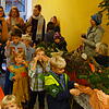 Zu Gesprächen über die Entwicklung des Waldorfkindergartens haben wir uns mit (hinten von links) Kathrin Gayer, Paula Güttinger und ...