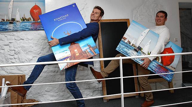 Mit großen Schritten starten (von links) Eric Thiel, Geschäftsführer der Marketing und Tourismus Konstanz GmbH, und Philipp Weltin, ...
