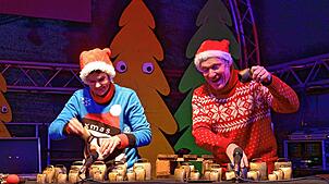 Das Glockenduo Anita und Maik gehört seit vielen Jahren zu den Stammkünstlern auf dem Triberger Weihnachtszauber und begeistern das ...