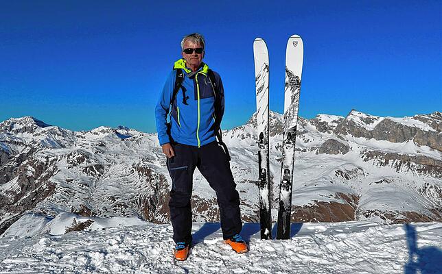Der Kontanzer Bergsteiger und Alpinismus-Experte Bernd Kern auf dem Gipfel des Großhorn (3754 Meter) in den Berner Alpen.