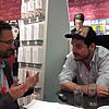 Im Gespräch: SÜDKURIER-Kulturchef Johannes Bruggaier und Max Czollek auf der Frankfurter Buchmesse. Bild: privat