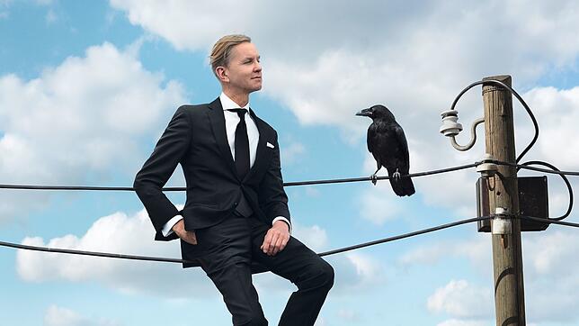Raabe und Rabe: Im Unterschied zum Vogel nimmt sich die Stimme des Sängers ganz wunderbar aus. Wer sich davon überzeugen möchte, bekommt ...