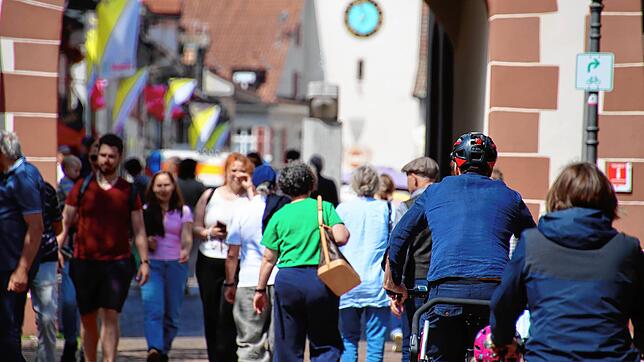 Am 1. August feiern die Schweizer ihren Nationalfeiertag und kommen dafür gerne auch über die Grenze, wie hier in Waldshut. Und nach dem ...