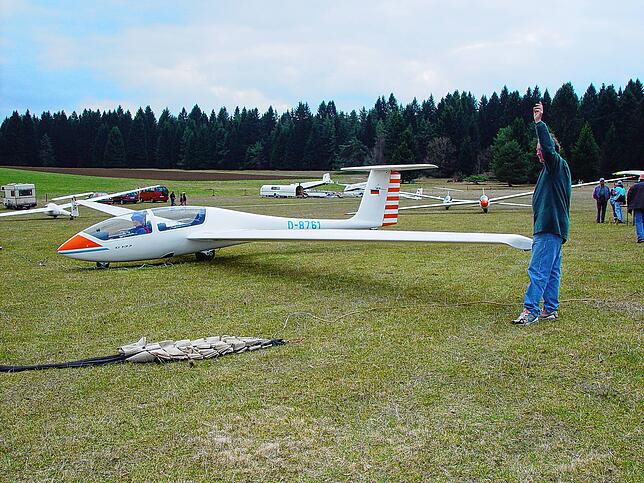 Diese Schulungsmaschine, ein Segelflugzeug vom Typ Grob G 103 Twin, stürzte bei dem Flugunfall ab.