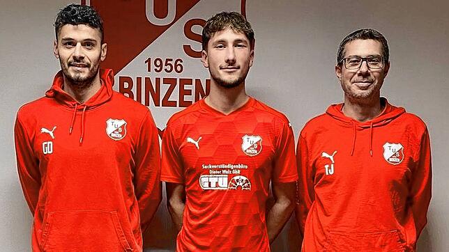 Winterpausen-Wechsel: Beim TuS Binzen freuen sich Trainer Gianfranco Disanto (links) und Sportchef Tobias Jehle (rechts) auf Nils ...