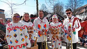 Bild : Närrisches Spektakel zum Fasnet-Sunntig-Umzug 2025