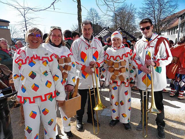 Bild 1: Närrisches Spektakel zum Fasnet-Sunntig-Umzug 2025