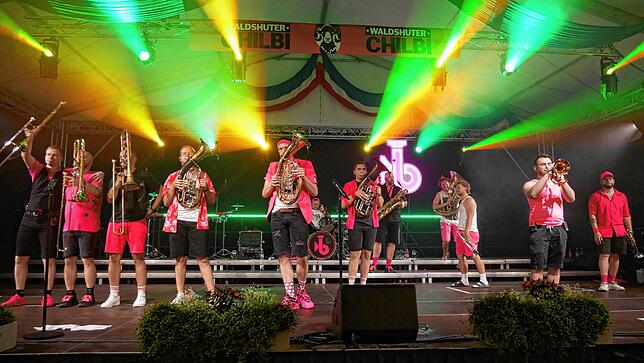 Bild 26: Volles Zelt und super Stimmung auf der Chilbi 2025 in Waldshut – Die besten Bilder