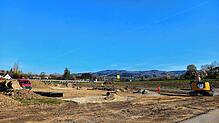 Die Baustelle nach dem Schneider-Kreisel in Markdorf-Oberfischbach ist jetzt schon riesig. Aktuell laufen die Erd- und Leitungsarbeiten. ...