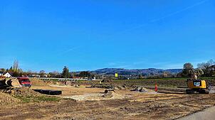 Die Baustelle nach dem Schneider-Kreisel in Markdorf-Oberfischbach ist jetzt schon riesig. Aktuell laufen die Erd- und Leitungsarbeiten. ...