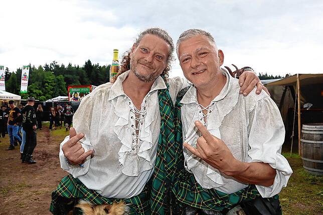 Wolfgang Haid (links) und Michael Zaisser mögen es gerne schottisch – zumindest, wenn man nach ihrer Kleidung geht.