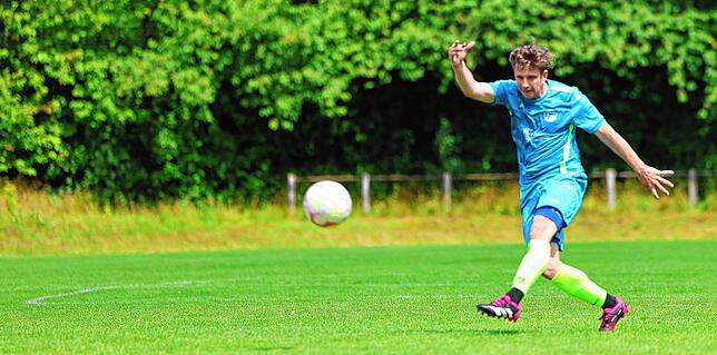 Bild 4: Ü40-Männer des FC Radolfzell stehen nach 6:0 gegen Pfaffenweiler/Ehrenkirchen im Verbandspokalfinale