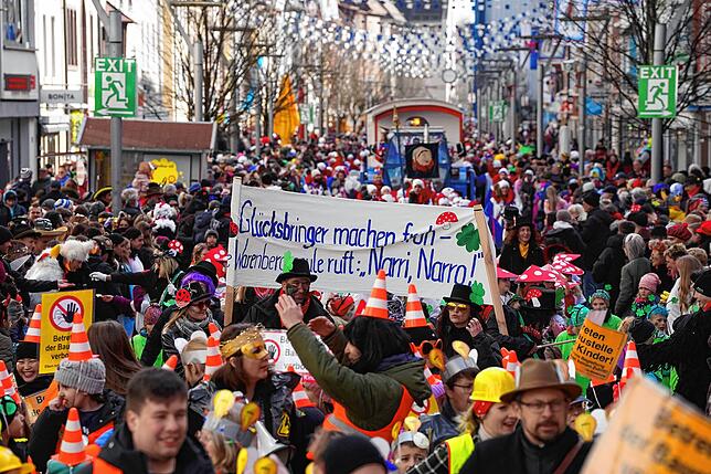Bild 9: Die besten Bilder vom Schmutzigen Donnerstag in Donaueschingen: Kinderumzug begeistert!
