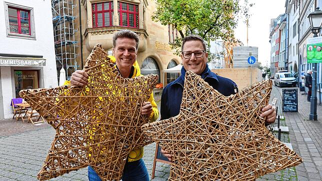 Gemeinsam für eine leuchtende Zollernstraße: Eric Thiel, Geschäftsführer Marketing und Tourismus Konstanz, und Matthias Kiechle, ...
