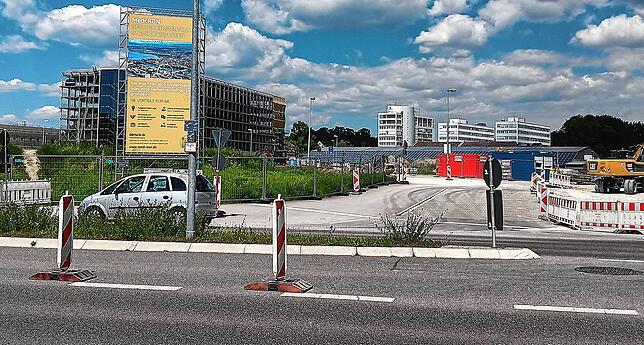 Hier gelangen Autos momentan auf das Areal des Europaquartiers. Jedoch nur, wenn sie stadtauswärts unterwegs sind.