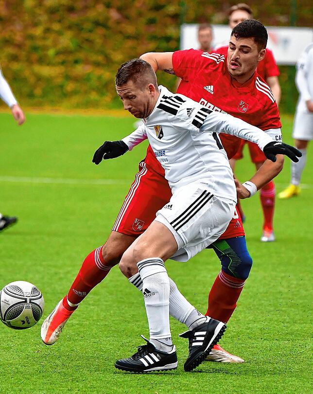 Schwerstarbeit: Auf Christoph Mathis (vorn) und die sieglose U23 des SV 08 Laufenburg kommt am Sonntag eine knackige Aufgabe zu. Tim ...