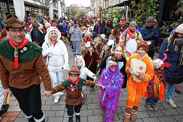 Bild 24: Bilder vom Kindernarrenbaumstellen