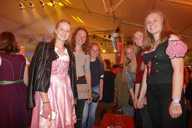 Bild 13: Am Brass-Abend bebt das Mundelfinger Festzelt