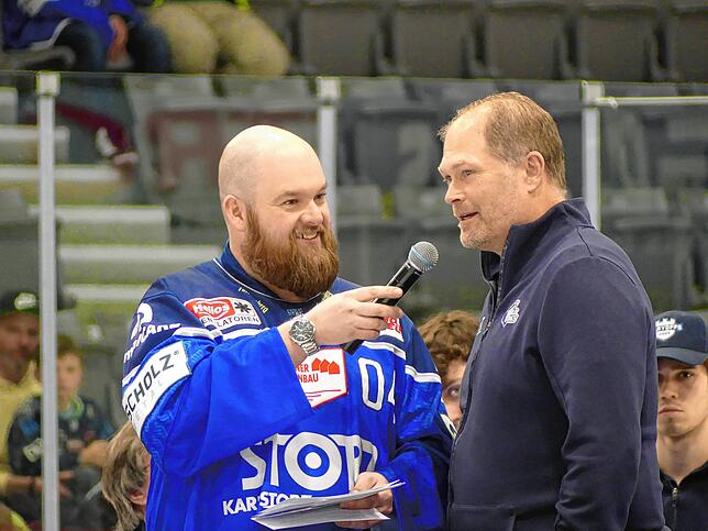 Cheftrainer Steve Walker (rechts)