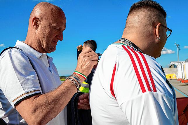 Bild 7: Ankunft der ungarischen Fußballnationalmannschaft