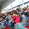 Die Realschülerinnern und Realschüler aller Klassen hören am Mittwoch in der Blumberger Eichbergsporthalle Carsten Stahl zu, der von ...