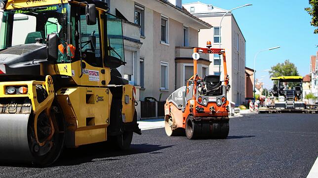 Jetzt wird asphaltiert: Im ersten Bauabschnitt auf der Fürstenbergstraße ist Land in Sicht.