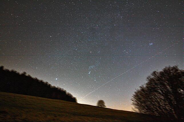 Während die ISS in Blickrichtung Norden ihre Bahn zog, zeigte sich dieser Anblick in Blickrichtung Süden über dem Fürstenberg. Die ...