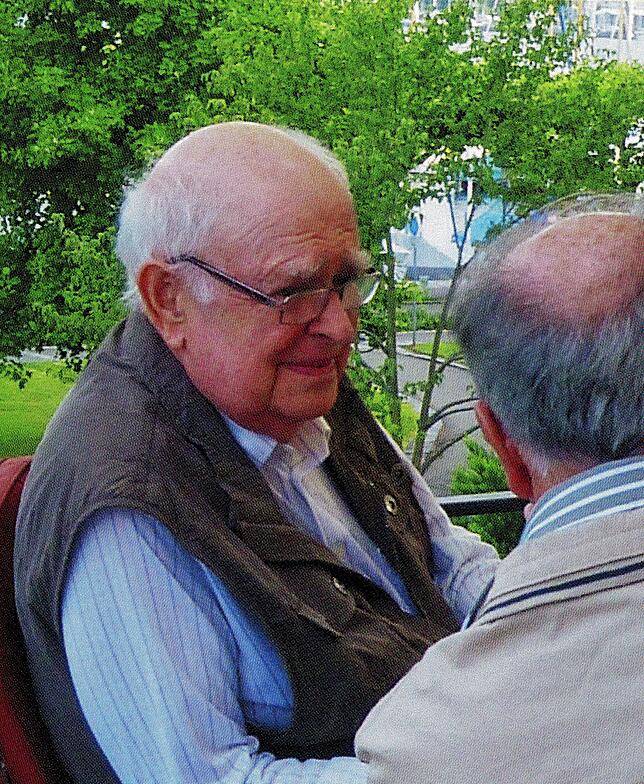 Dieses Foto von Reinhard Schweizer entstand an seinem 80. Geburtstag, zu dem der Abiturjahrgang 1969 wieder zusammenkam.