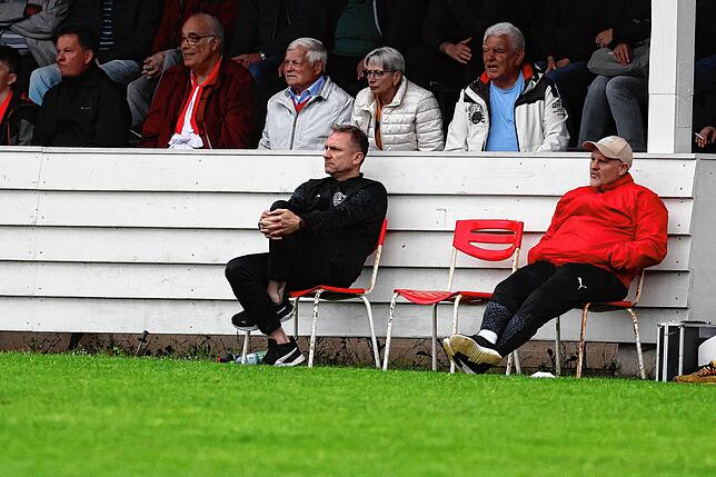 Bild 26: FC Pfaffenweiler feiert nach 2:1-Erfolg Relegationsplatz. Wir waren mit der Kamera dabei.