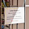 Ist die Tür zu, bitte draußen warten. So sieht man bei der Buchhaltestelle, ob der nächste Kunde eintreten darf.