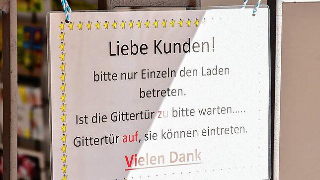 Ist die Tür zu, bitte draußen warten. So sieht man bei der Buchhaltestelle, ob der nächste Kunde eintreten darf.