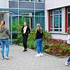 Sie sind auf Abstand bedacht: Die Schülerinnen und Schüler der Bonndorfer Realschule wahren auch in den Pausen die nötige Distanz.