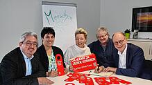 Ein Lied wird zum Video-Clip. Auf den Dreh im Top10 freuen sich (von links) Oliver Kuppel, Martina Kaiser, Alexandra Hofmann, Wolfgang ...