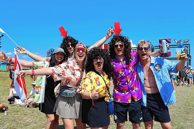 Bild 7: Wilde Outfits in Sicht: Das sind die modischsten Leute auf dem Southside Festival 2025