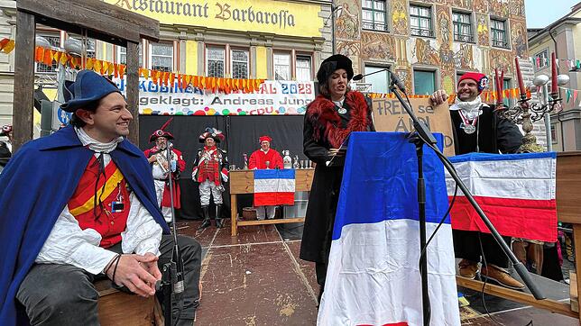 Bild 1: Schmotziger Dunschtig: Auf dem Obermarkt fällt das Jakobiner-Tribunal sein Urteil