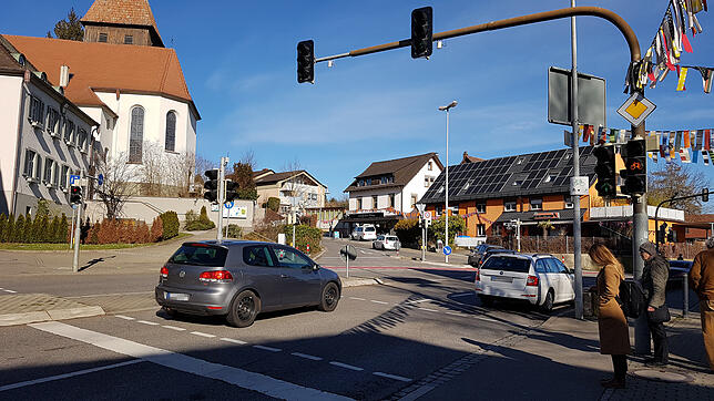 Bild 2: Tempo 50 statt 30 in der Mainaustraße: Warten auf ... &ndash; ja, auf wen eigentlich?