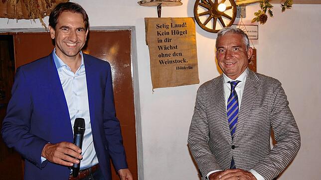 Andreas Jung (links), CDU-Bundestagskandidat für den Wahlkreis Konstanz, heißt den Parteifreund und Landesinnenminister Thomas Strobl in ...