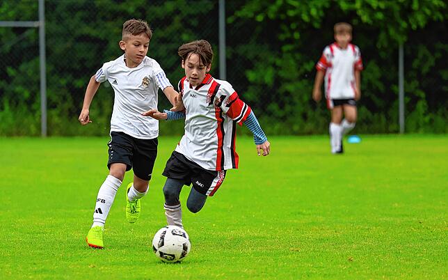 Bild 11: Beim großen Fußballturnier der Radolfzeller Grundschüler zeigen die Nachwuchskicker ihr Talent