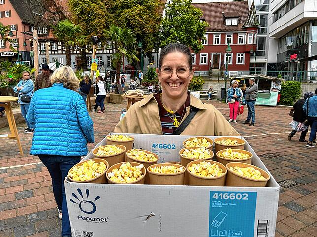 Popcorn für alle: Citymanagerin Simone Mader vom WIR-VS-Team sorgt für Nachschub.