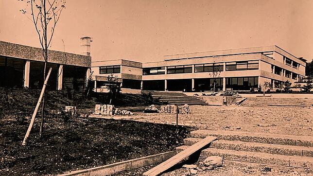 Das Meßkricher Gymnasium wurde 1972 neu gebaut, damals hieß es noch &bdquo;Gymnasium am Feldweg&ldquo;. Die Eröffnungsrede hielt ...