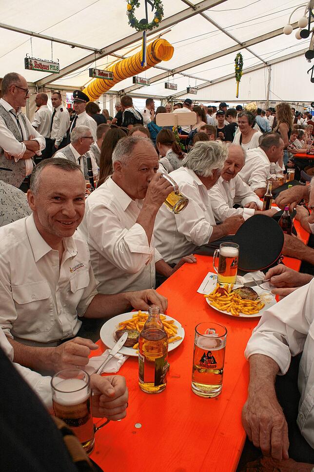 Bild 22: Gute Laune beim Bezirksmusikfest in Lausheim