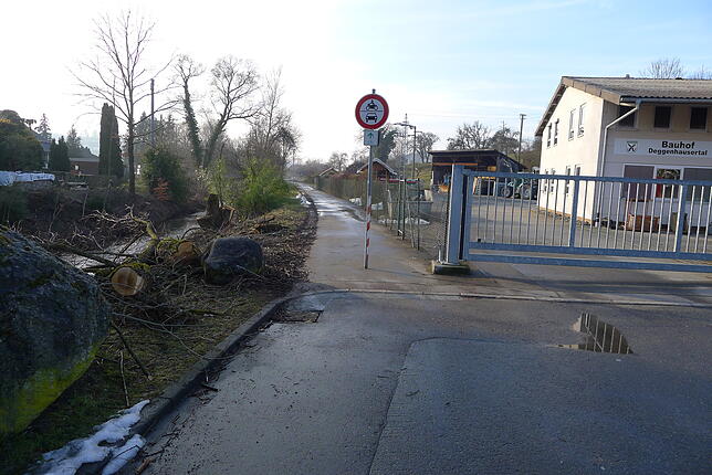 Dieser Rad- und Fußweg beim Bauhof in Untersiggingen soll ertüchtigt werden, damit Feuerwehr und Rettungsfahrzeuge den Weg im Ernstfall ...