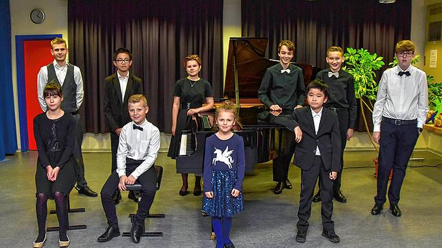 Die Teilnehmer der Jugendmusikschule St. Georgen-Furtwangen, die am internationalen Reinhold-Glière-Klavierwettbewerb teilgenommen ...
