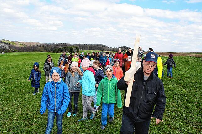 Bis zu 100 Teilnehmer machten sich in den vergangenen Jahren auf den Kinderkreuzweg der Evangelischen Kirchengemeinde, bei dem die ...